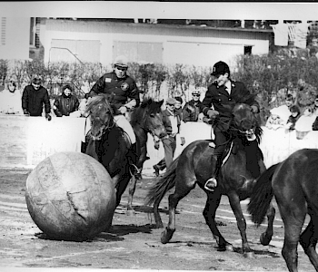 Jalkapallo-ottelu Poliisiratsastajat vs Niinisalon Ratsastajat vuonna 1988