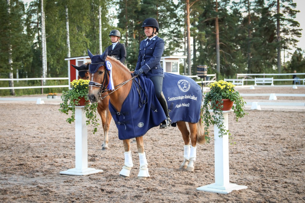 suomenratsujen-kuninkaalliset-alkoivat-yp-j-ll-suomen-ratsastajainliitto